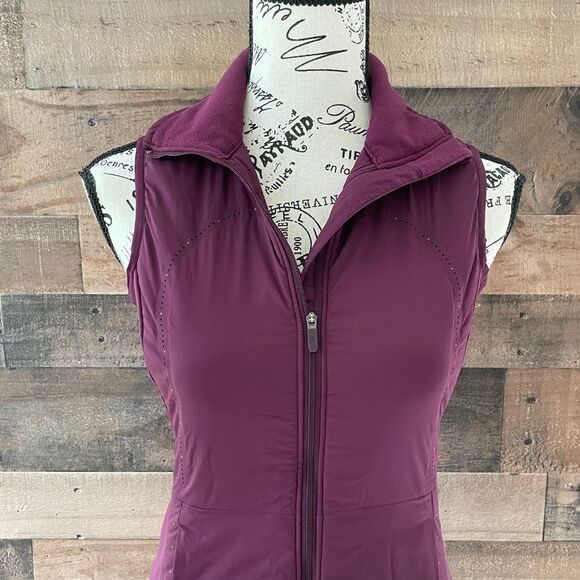 Lululemon Run For Cold Vest Plum Size 2 - Picture 7 of 15